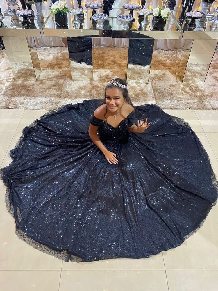 Debutante de azul-marinho vista de cima